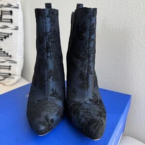 Vince Camuto Britsy Chelsea Floral Brocade Blue Black Ankle Boots Size 7.5